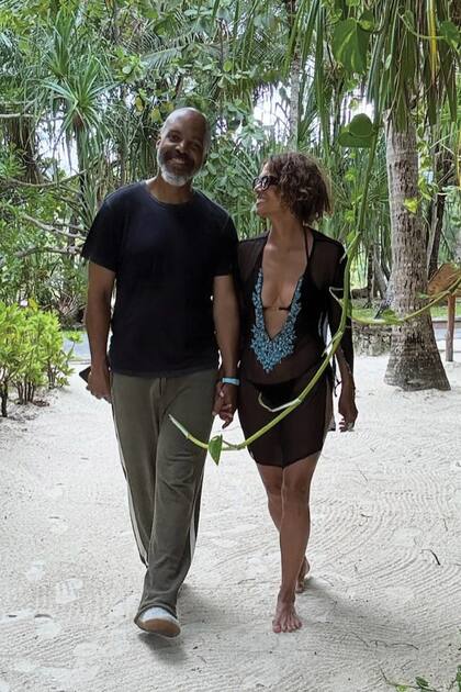 En Bora
Bora con Van Hunt,
a quien conoció en
2020 durante la
pandemia