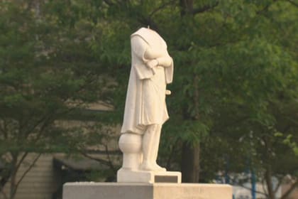 En Boston decapitaron una estatua de Colón