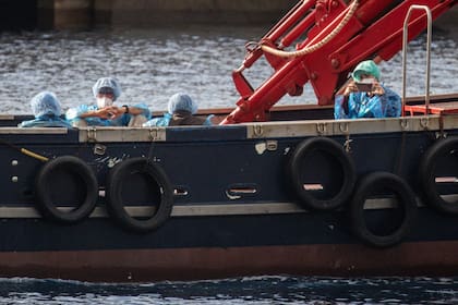 En bote, fueron llevados desde el crucero hasta la isla