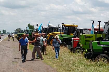En Bragado, ayer, productores movilizados con sus tractores