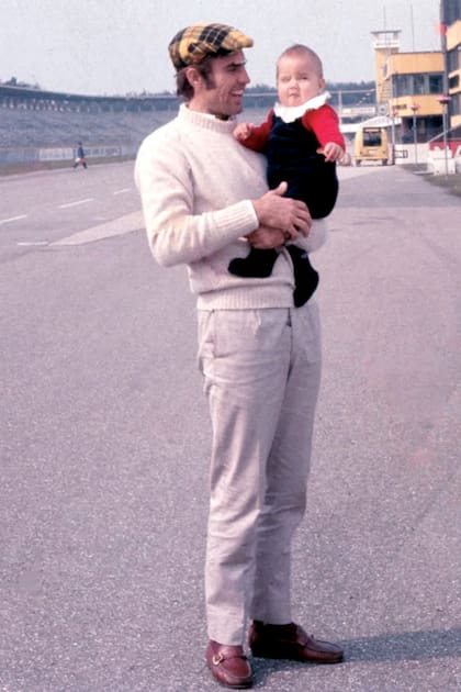 En brazos de papá Lole,
circa 1971.