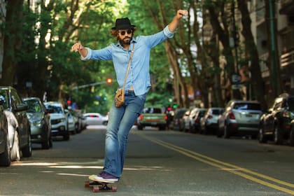 “En Buenos Aires disfruto de la vida cultural, los amigos y la familia… y en el mar es romance puro: buena alimentación, una vida austera, sin estar a las corridas”, cuenta