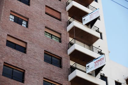 En Buenos Aires, la venta de propiedades a través de préstamos hipotecarios cayó en junio a la par de los préstamos en UVA