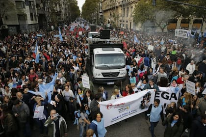 En Buenos Aires, los manifestantes marcharon desde la Catedral hasta el Congreso
