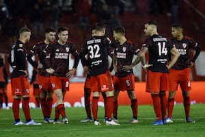 Huracán aprovechó al máximo los errores de un River suplente, con la cabeza puesta en la Libertadores