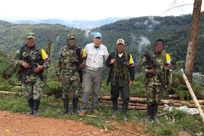 En cada operación, Catardi tenía que llevar a representantes de las FARC y del gobierno colombiano