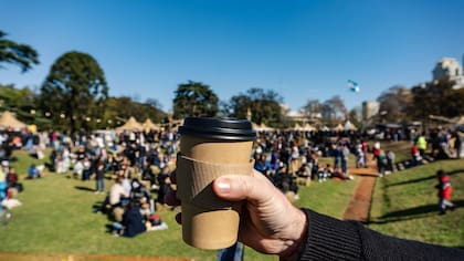 En Cafecito BA, ese ritual cotidiano se transforma en una celebración abierta, donde se mezclan tradición y vanguardia, y donde cada taza cuenta una historia