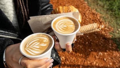 En Cafecito BA también estará disponible un cine al aire libre para ver series y películas desde cómodas fiacas mientras se saborea una rica bebida caliente