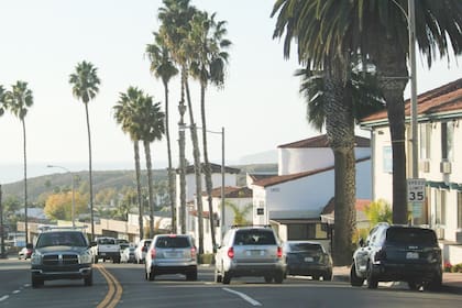 En California, al vender o transferir un vehículo a otra persona, se debe presentar un Aviso de Transferencia y Liberación de Responsabilidad al DMV