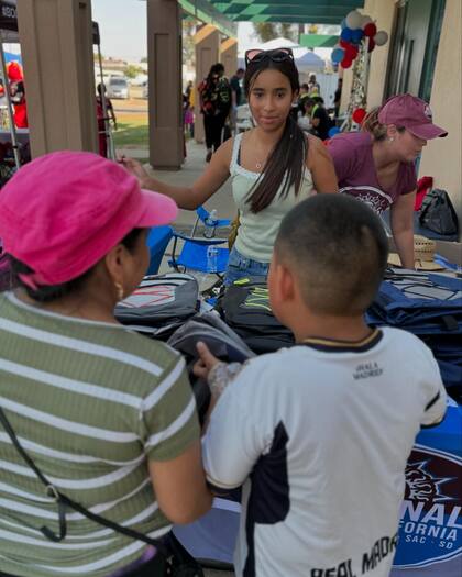 En California se entregarán mochilas, útiles y cortes de pelo, pensados para la vuelta a clases