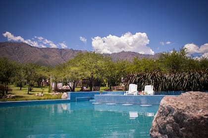 En Calma Nono, en Traslasierra Cordoba, además de energías solares y tratamiento de aguas, aprovechan el agua de lluvia para la piscina, con un sistema de recupero