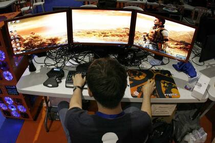 En cambio, 9 horas semanales de videojuegos influyen en la conducta, genera conflictos con compañeros y ofrece menos habilidades sociales