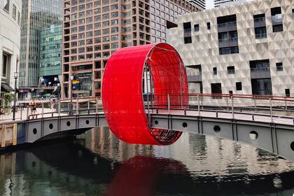 En Canary Wharf, Alicia siente que está inmersa en un cuento de ciencia ficción. Ella retrata Londres en su cuenta de IG:
aliciasown.