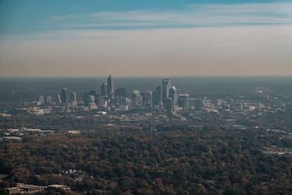 En Carolina del Norte, los habitantes gastan en promedio 57.186 dólares al año para cubrir sus necesidades básicas. Foto: John Hill, Pexels