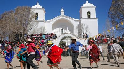 En Casabindo viven apenas 165 personas, pero llegan más de 3000 al toreo de la vincha, donde no se mata al toro; una tradición que lucha para no desaparecer