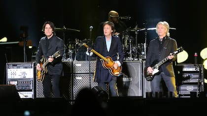 En casi tres horas de show, Paul McCartney emocionó a 55 mil personas