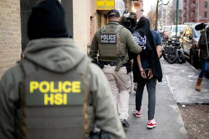 En casos de detención, el ICE podría tomar en consideración factores como el ser cuidador principal de menores