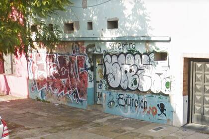 En Céspedes 3892, un grafiti artístico fue tapado sin consultar al frentista, que no quería borrarlo