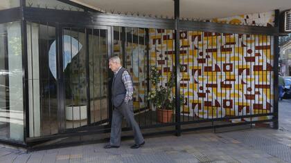 En Charcas y Laprida, las rejas impiden el paso a los homeless