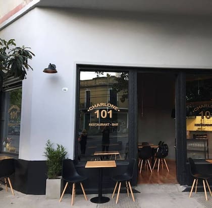 En Charlone 101, el salón es pequeño pero la propuesta es bien generosa