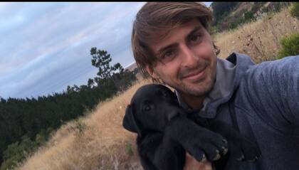 En Chile con su querido perro Roque.