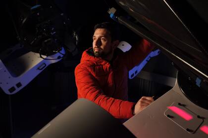 En Chile, Greta exploró la magia del universo junto al astrónomo Juan Carlos Beamin, quien compartió su visión sobre la luz como energía fundamental para comprender el cosmos. A través de la astrofotografía, destacó cómo la luz natural transmite emociones.