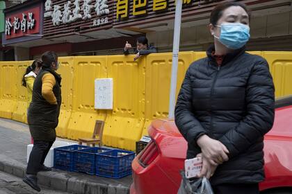 En China, donde se originó el coronavirus, el gobierno dijo que la situación está controlada; sin embargo, se ya se anunciaron focos de rebrotes de la enfermedad