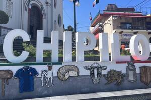 En Chipilo se toman muy en serio su carácter italiano. En el letrero del pueblo está la camiseta de fútbol de Italia, referencias a su industria quesera y el León de Venecia