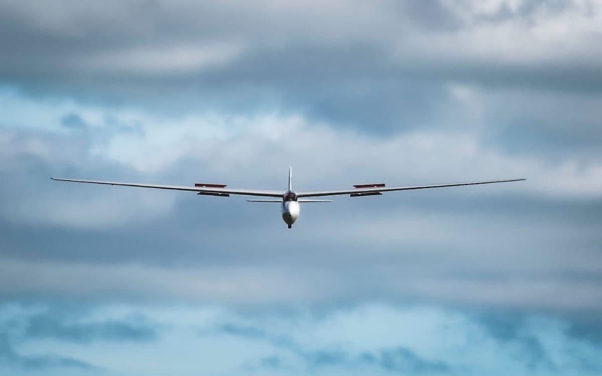 La experiencia de volar como un pájaro a 500 metros de altura sin motor y guiado por los factores naturales