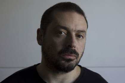 Hernán Rosselli le contó a La Nación por qué eligió la historia de Oscar Brizuela para su documental La Casa del Teatro