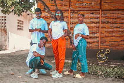 En Costa de Marfil, Dawnlight es una marca de ropa creada por jóvenes emprendedores.