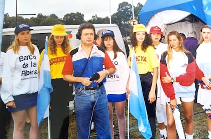 En cualquier circuito, con la indumentaria oficial de Carburando. "Fue idea de mi viejo, una manera de identificarnos"