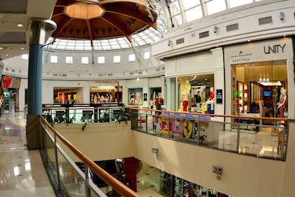 En cualquier shopping de Asunción, Ciudad del Este o Encarnación, las empresas y las marcas nacidas en la Argentina compitan de igual con sus pares de Estados Unidos o Europa.