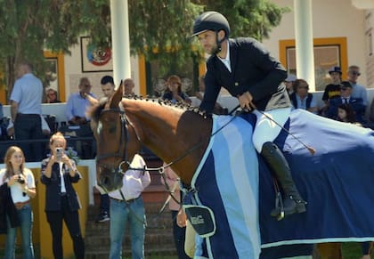 En cuanto a su carrera profesional, siguió montando por bastante tiempo y estuvo en el equipo argentino de prueba completa