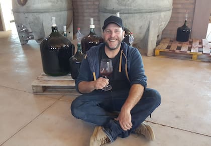 En cuanto a sus vinos, Andrés contó que lo que busca es que expresen las sensaciones, los aromas, las texturas y la complejidad que tienen los lugares donde crecen las viñas