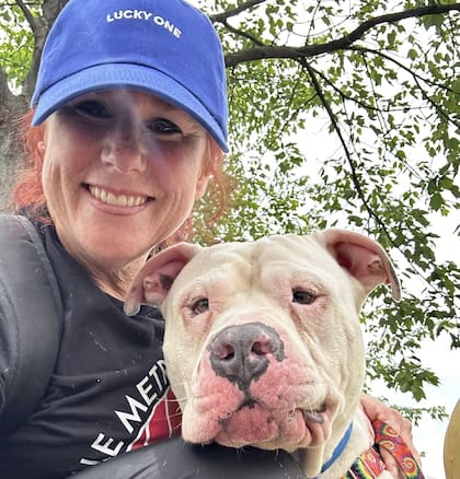 “En cuanto vi a este perro en la página principal de Facebook de Servicios para Animales de Louisville Metro, ¡supe que tenía que conocerlo!", contó Colleen Zirnheld.