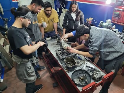 En Cuatro Vientos ofrecen capacitación en oficios, como ejemplo electricidad