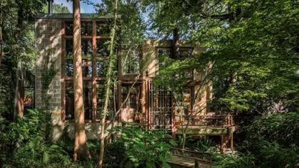 En Dallas, Texas, Estados Unidos, combina la Bauhaus contemporánea con la cálida elegancia rústica (Foto: Airnb)