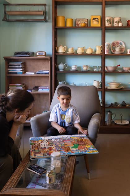 En De Simone hay libros para que los niños se diviertan mientras toman la merienda