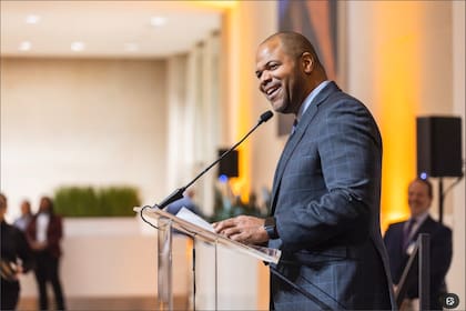 En declaraciones recientes, el alcalde de Dallas aseguró que las empresas de Wall Street arribarán a Texas a causa de "la agenda socialista de Mamdani"