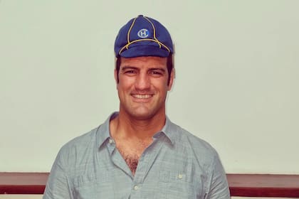 En diciembre de 2021, Alejandro Castelli recibió en Hindú el prestigioso galardón de Cap General del club