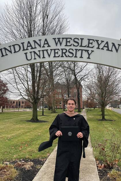 En diciembre de 2021
se graduó como máster en
Administración de Negocios en
Indiana Wesleyan University.