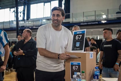 En diciembre de 2024, Diego Milito ganó las elecciones en Racing con el 60% de los votos, frente a la fórmula que llevaba a Víctor Blanco como vicepresidente.
