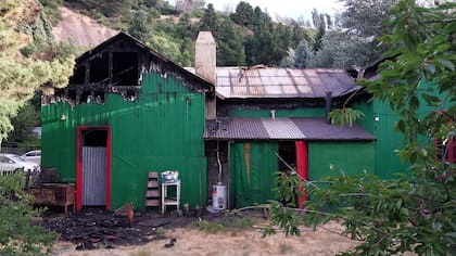 En diciembre de 2024, las llamas consumieron gran parte del techo de la casa