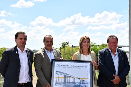 En diciembre, y en medio del malestar por el rechazo a pedidos de fondos, la delegación uruguaya de la CARU participó en soledad del acto por los 50 años del Puente Internacional “General José Gervasio Artigas”