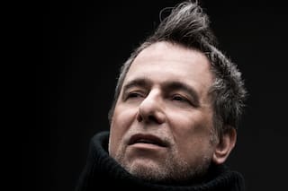 En Dios los cría, Andrés Calamaro abre las puertas de su casa y los invitados toman el control