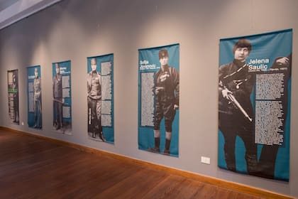En distintos paneles, la muestra en el Museo Mitre presenta a las mujeres serbias que lucharon en la Gran Guerra