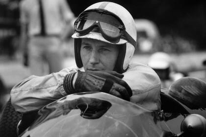 En doce temporadas, John Surtees corrió 111 grandes premios y logró seis victorias en la Fórmula 1