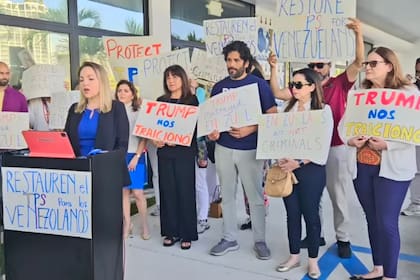 En Doral, Florida, muchos venezolanos que apoyaron a Trump ahora se sienten traicionados por la eliminación del TPS y la falta de respuestas