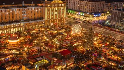 En Dresden, la feria navideña de Striezzelmark, en la plaza Altmark, es una tradición de casi 600 años